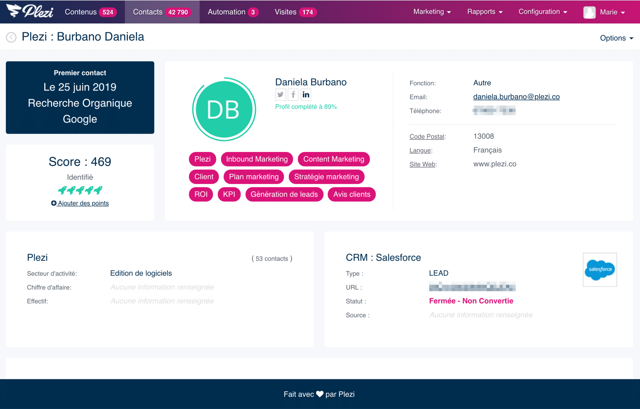 Vue d'une fiche contact dans Plezi présentant les informations sur un prospect : intérêts, visites, contenus consommés et maturité