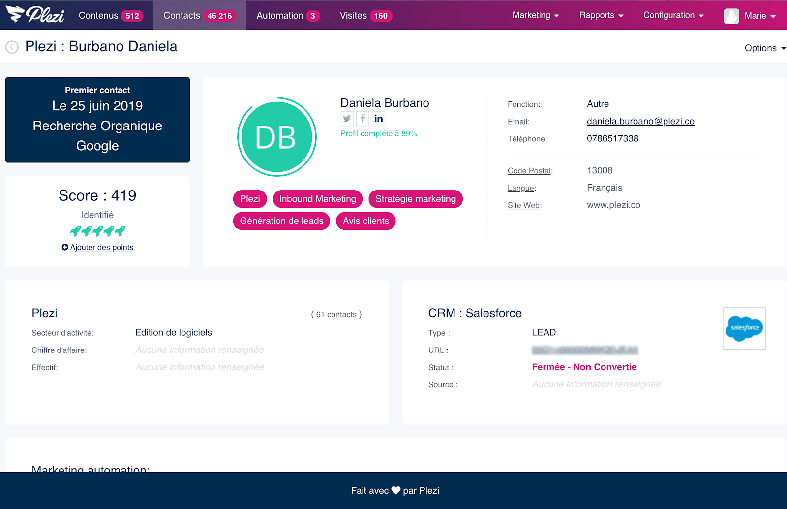 Vue d'une fiche contact dans Plezi présentant les informations sur un prospect : intérêts, visites, contenus consommés et maturité